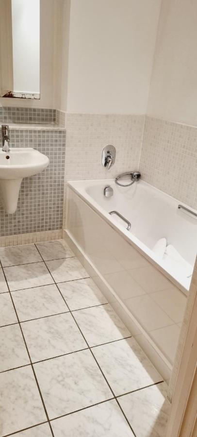 Luxury Canary Wharf Apartment With Free Parking London Exterior foto